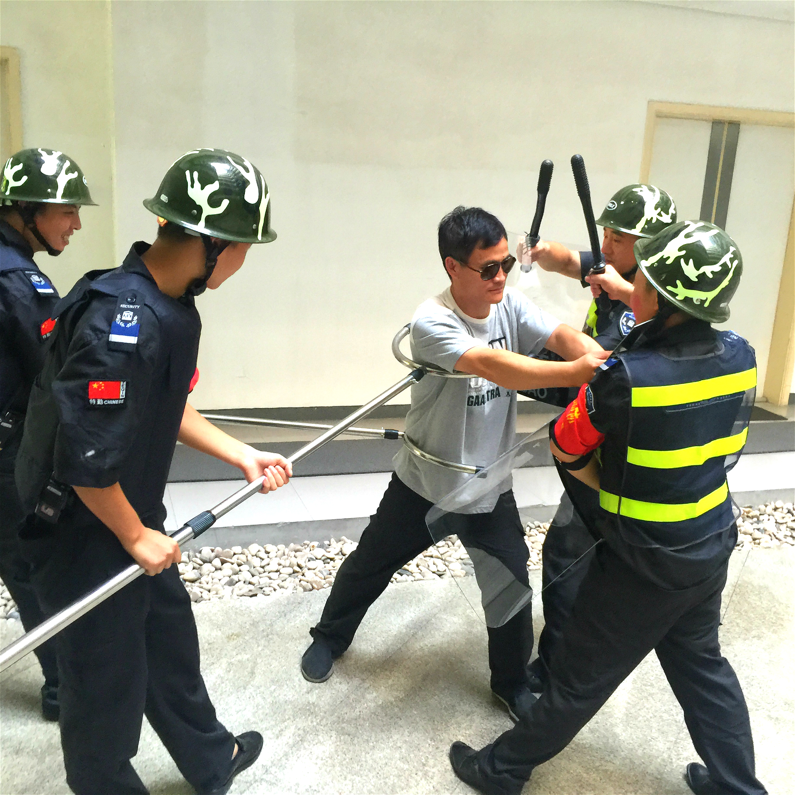 反恐防暴走進(jìn)科技園，南都物業(yè)實(shí)戰(zhàn)“暴徒”