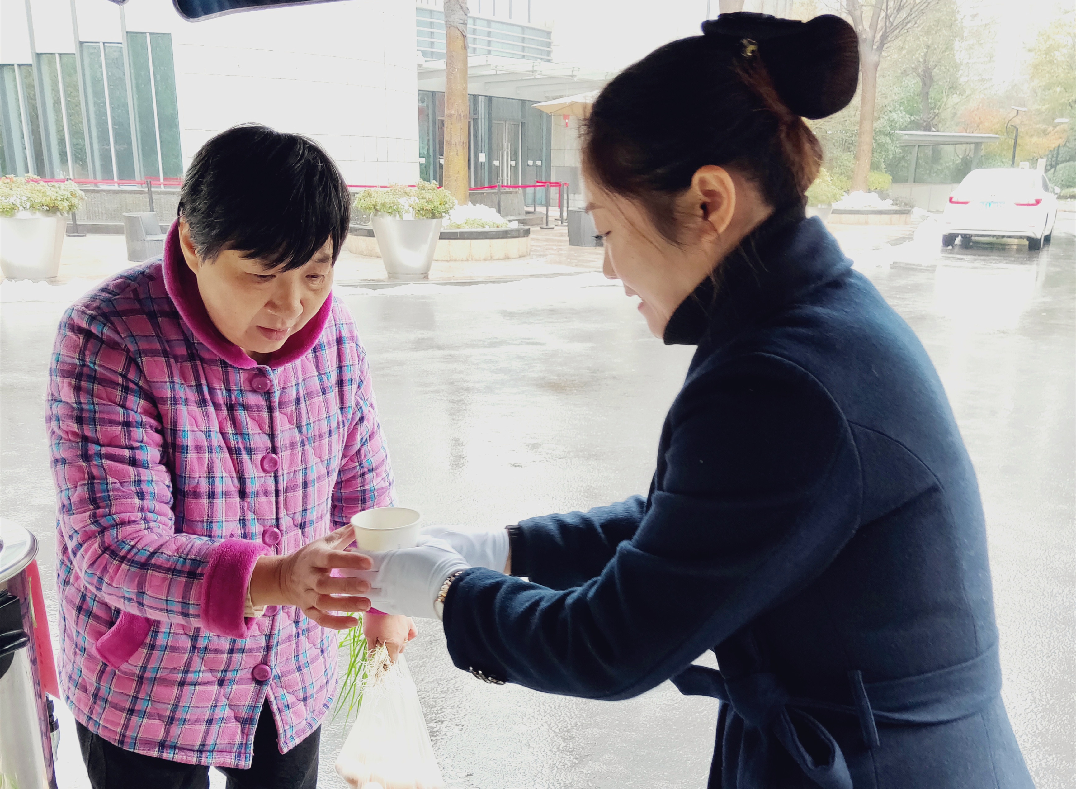 讓溫暖觸手可及|他們?yōu)榧覉@開啟“暖冬”模式，把寒冷拒之門外